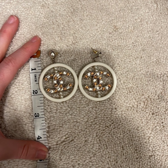 Chanel Crystal CC pearl hoop earrings 18B - Picture 6 of 6